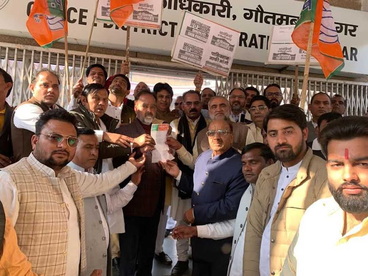 बिलावल भुट्टो के खिलाफ प्रदर्शन कर फूंका पुतला व दिया ज्ञापन